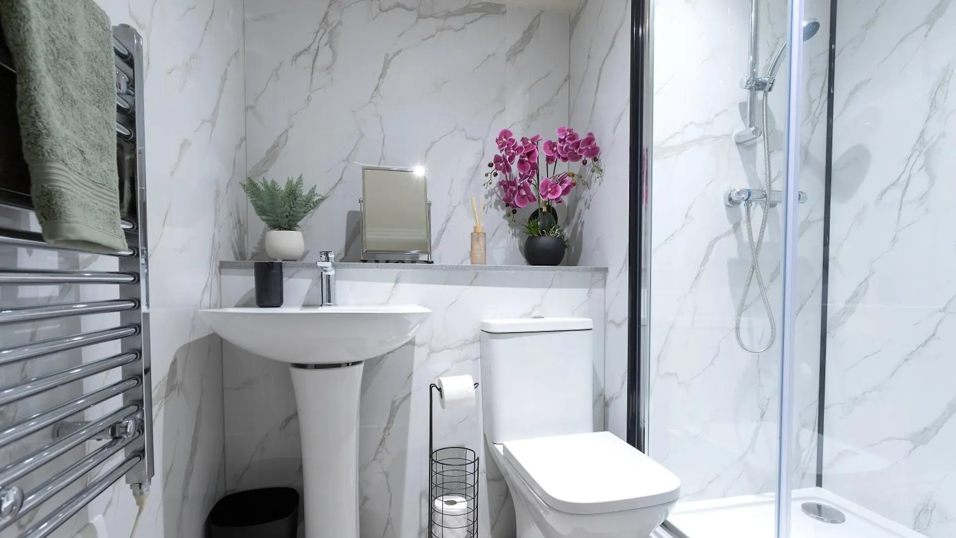 Leeds Central Deluxe - Rose Platinum Properties
