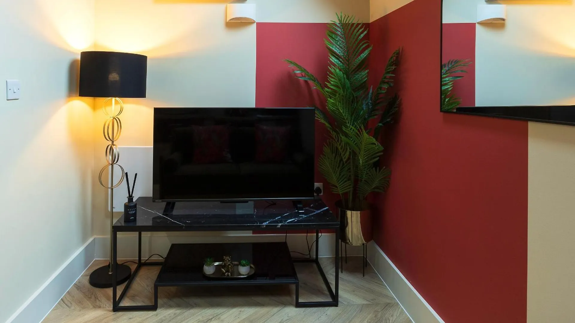 Leeds Central Deluxe - Rose Platinum Properties