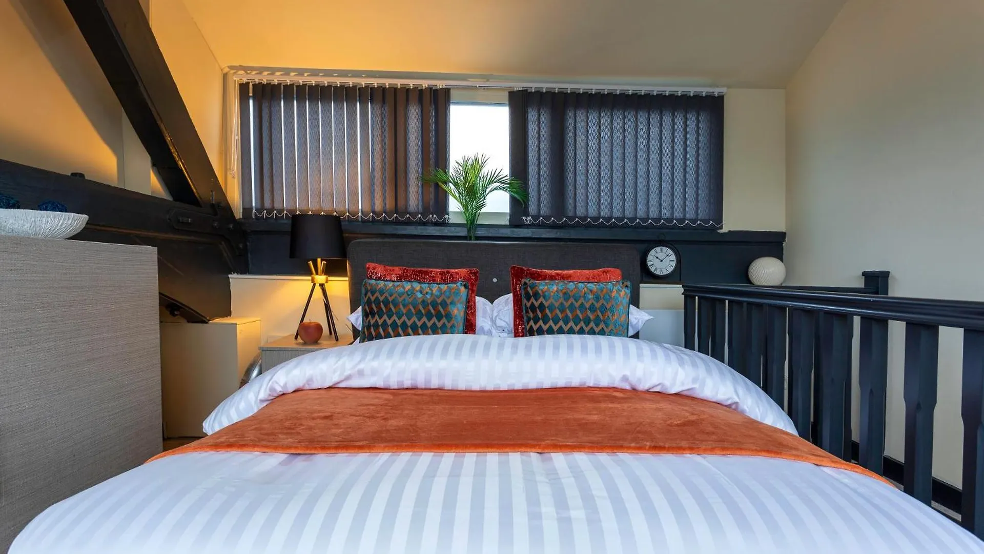 Leeds Central Deluxe - Rose Platinum Properties Leeds (West Yorkshire)